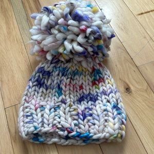 Huge Pom Pom knit hat!